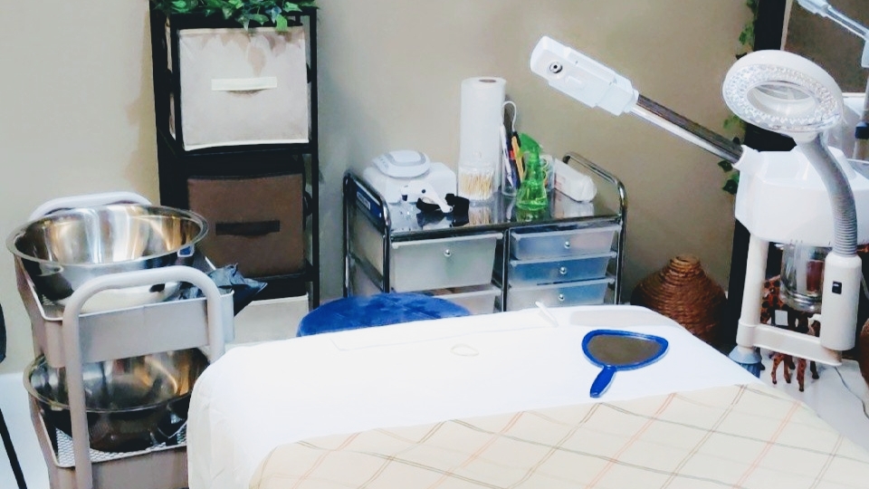 Pellis Massage & Bodyworks 32825