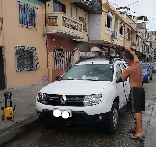 Opiniones de Lavadora Express de Carros, Motos, Alfombras y Muebles "Kevin" en Guayaquil - Servicio de lavado de coches