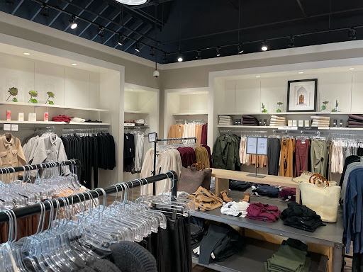 Clothing Store «Banana Republic», reviews and photos, 1 Premium Outlet Blvd, Tinton Falls, NJ 07753, USA