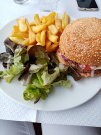 Hamburger du Restaurant français Le Grand Bleu à Saint-Gilles-Croix-de-Vie - n°10
