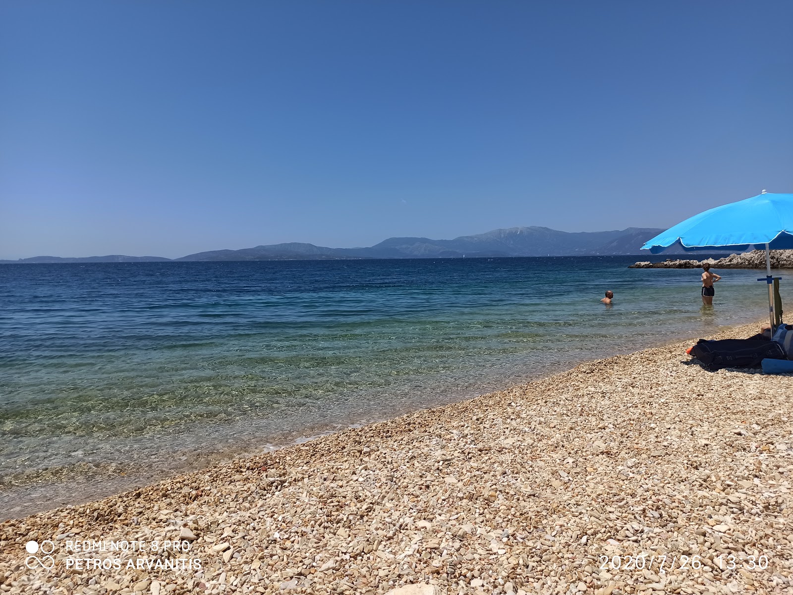 Foto de Marathaki beach con pequeños guijarros beige superficie