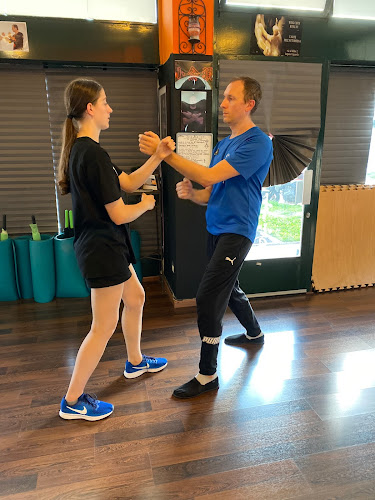 Scuola di Arti Marziali Accademia Wing Chun Ticino da oltre 20 Anni a Lugano - Fitnessstudio