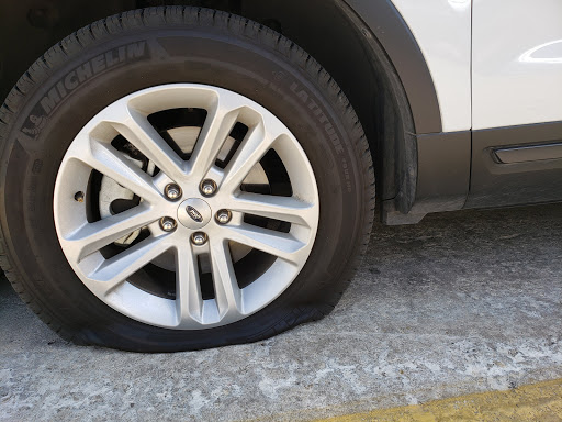 Tire Shop «Discount Tire Store - Hill Country Village, TX», reviews and photos, 15703 San Pedro Ave, Hill Country Village, TX 78232, USA