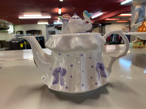 Thrift Store «Nearly New Thrift Shop», reviews and photos, 1250 Bardstown Rd # 114, Louisville, KY 40204, USA