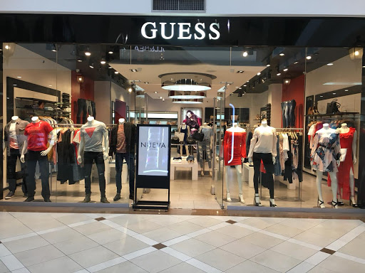 Stores to buy women's guess sneakers Guayaquil