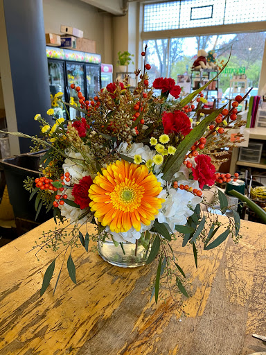 Florist «Bloomtastic Florist», reviews and photos, 2136 Arlington Ave, Columbus, OH 43221, USA