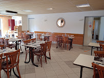 Atmosphère du Restaurant français Restaurant Les Trois Moulins à Ergué-Gabéric - n°2
