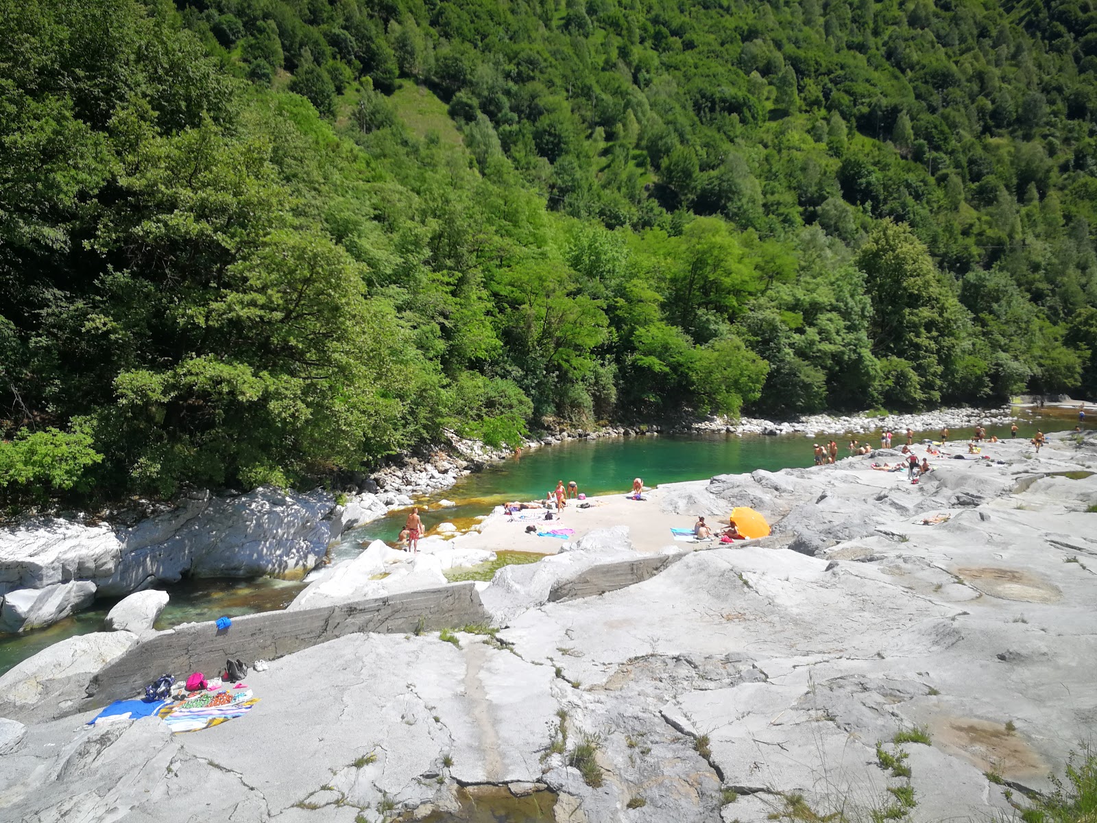 Photo de Plage de Coston avec un niveau de propreté de assez propre