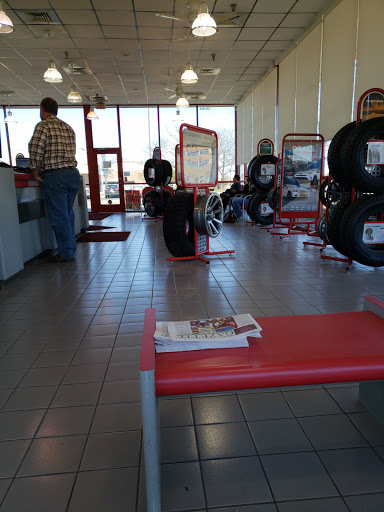 Tire Shop «Discount Tire Store - Macomb Township, MI», reviews and photos, 45105 Tilch Rd, Macomb, MI 48044, USA