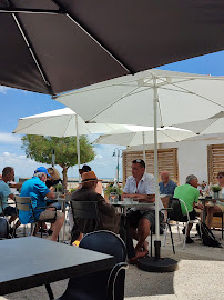 Atmosphère du Le Corner du Môle - Restaurant à La Flotte - n°9