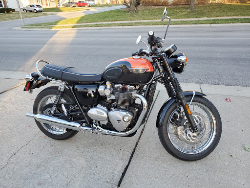 BMW Motorcycle Dealer «Engle Motors», reviews and photos, 6633 E Truman Rd, Kansas City, MO 64126, USA