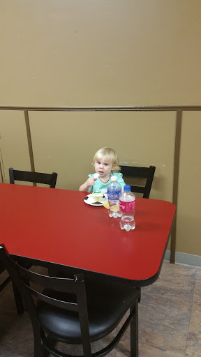 Pizza Restaurant «Pizza! Golf! Pizza Putters Family Entertainment Center», reviews and photos, 1156 OR-99, Eugene, OR 97402, USA