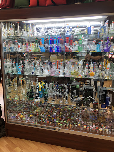 Tobacco Shop «Smoke Shop», reviews and photos, 101 N Victory Blvd m, Burbank, CA 91502, USA