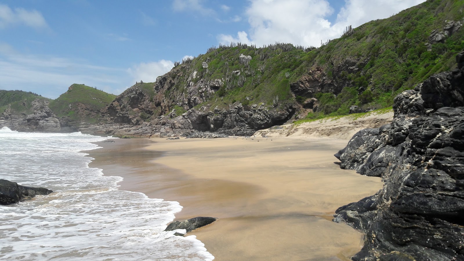 Zdjęcie Praia Brava z przestronna linia brzegowa