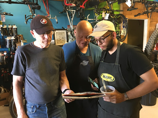 Bicycle Store «2 Bici Bicycle Shop», reviews and photos, 8695 Archer Ave, Willow Springs, IL 60480, USA