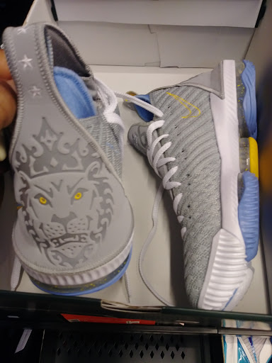 Clothing Store «Nike Factory Store», reviews and photos, 11211 120th Ave #80, Pleasant Prairie, WI 53158, USA