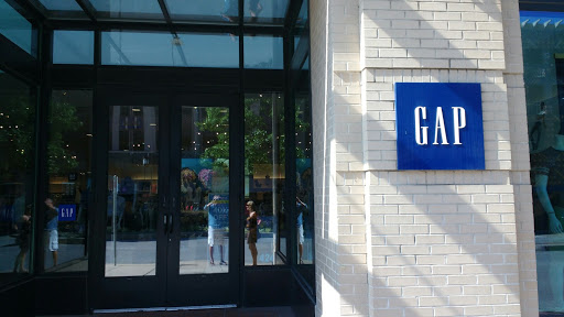 Gap, 424 W 47th St, Kansas City, MO 64112, USA, 