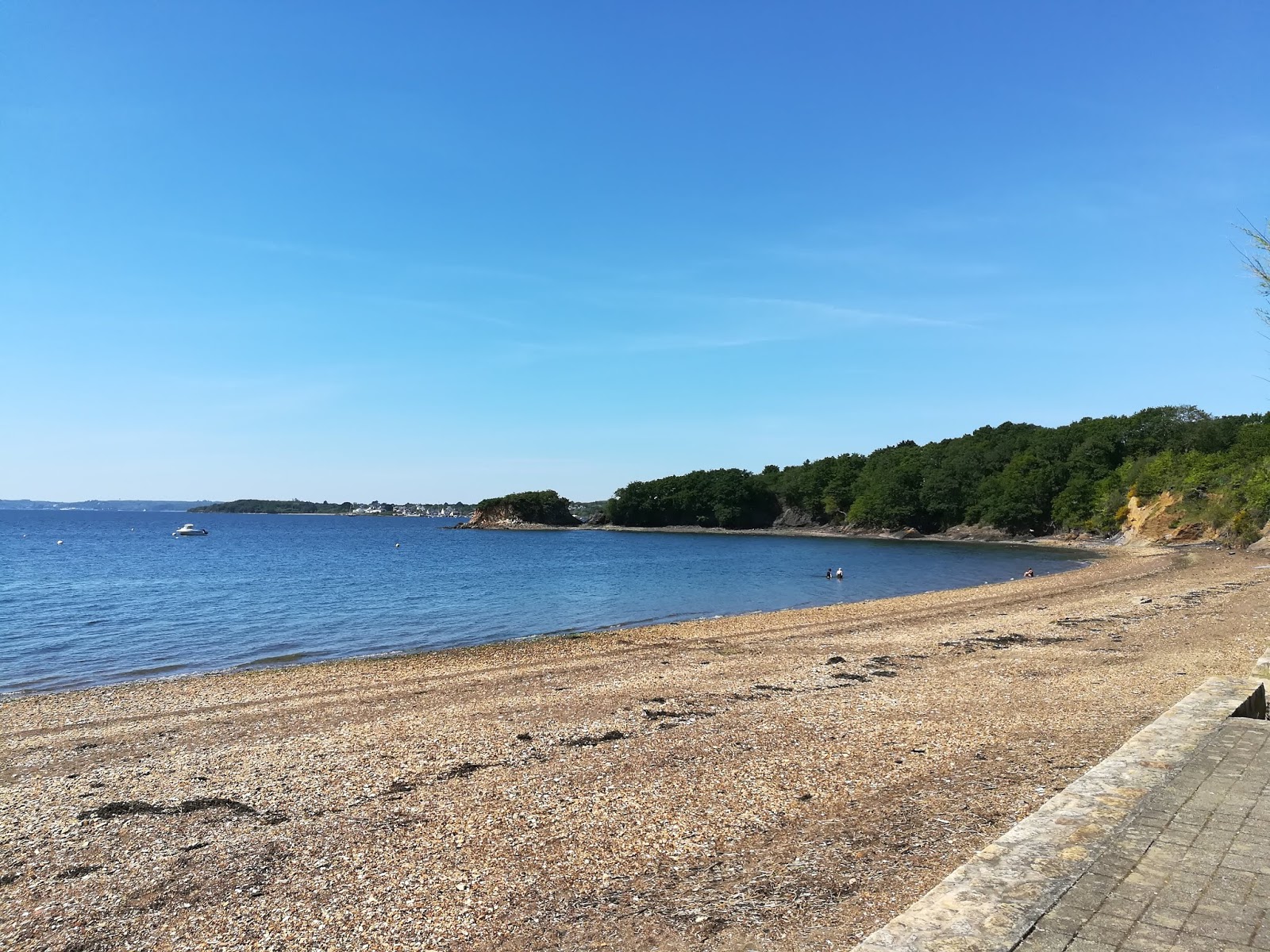 Foto di Plage de Porz Gwenn con una superficie del sabbia grigia e ciottoli