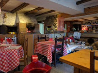 Atmosphère du Restaurant de fondues Le Vieux Logis à Saint-Jorioz - n°6