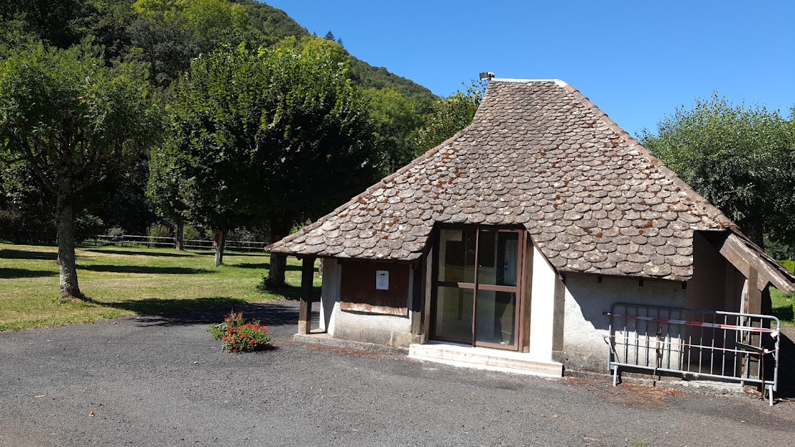 Camping municipal à Fontanges (Cantal 15)