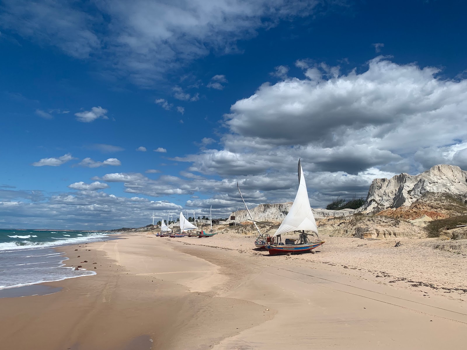 Foto von Quixaba Strand mit beiger sand Oberfläche