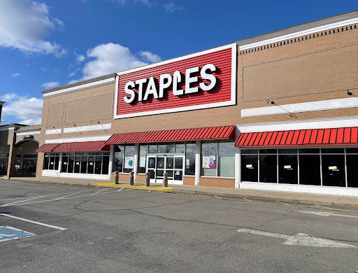 Staples, 3058 Bardstown Rd, Louisville, KY 40205, USA, 