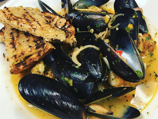 American Restaurant «The Block Restaurant Webster Groves», reviews and photos, 146 W Lockwood Ave, Webster Groves, MO 63119, USA