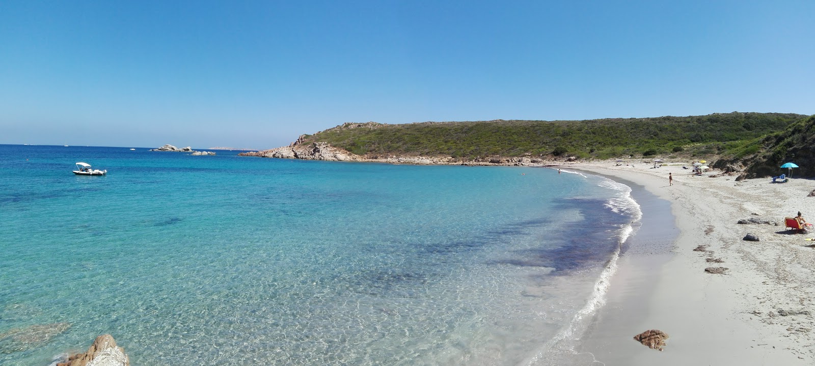 Fotografija Spiaggia La Balcaccia z svetel pesek površino