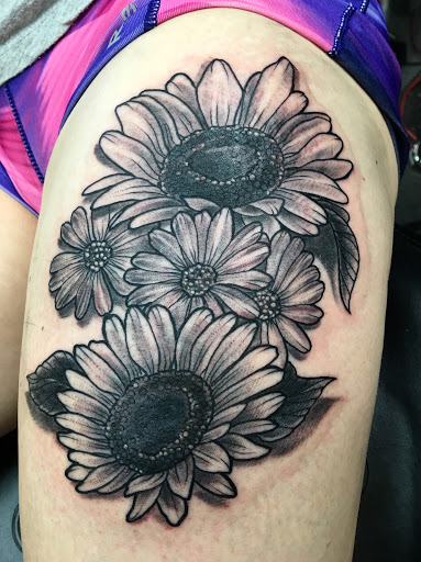 Tattoo Shop «Maximum Tattoo», reviews and photos, 20594 N Milwaukee Ave, Deerfield, IL 60015, USA