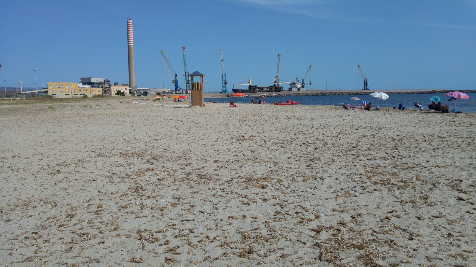 Portoscuso Beach'in fotoğrafı geniş bir kıyı şeridi ile birlikte