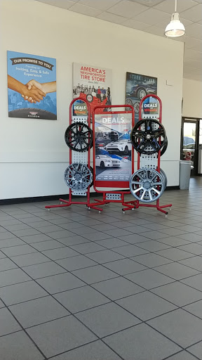 Tire Shop «Discount Tire Store - Fountain Hills, AZ», reviews and photos, 16745 E Shea Blvd, Fountain Hills, AZ 85268, USA