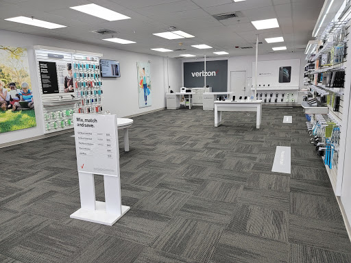 Cell Phone Store «GoWireless Verizon Authorized Retailer», reviews and photos, 23 Park St, Essex Junction, VT 05452, USA