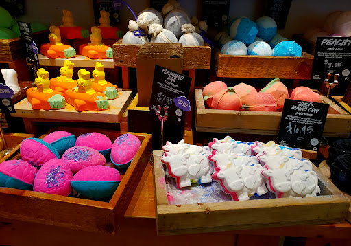 Cosmetics Store «Lush Cosmetics», reviews and photos, 2002 Annapolis Mall Rd, Annapolis, MD 21401, USA