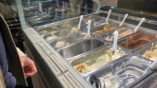 Shopping Mall «The Shops at Chestnut Hill», reviews and photos, 199 Boylston St, Chestnut Hill, MA 02467, USA