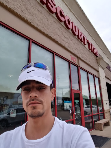 Tire Shop «Discount Tire Store - Cedar Hill, TX», reviews and photos, 142 N Hwy 67, Cedar Hill, TX 75104, USA