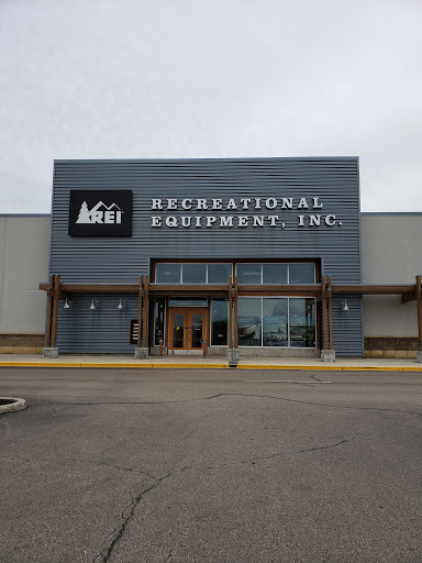 Camping Store «REI», reviews and photos, 2643 Edmondson Rd, Cincinnati, OH 45209, USA