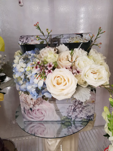 Florist «Little Flower Shop», reviews and photos, 616 High St, Delano, CA 93215, USA