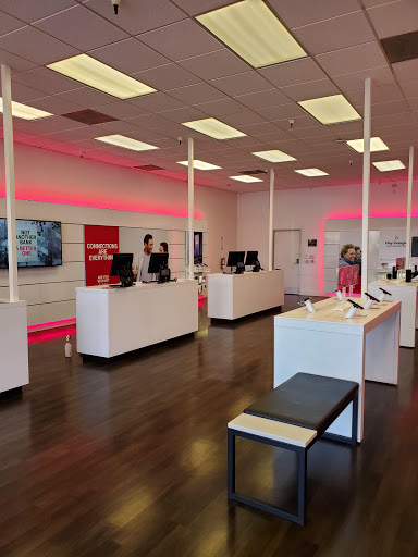 Cell Phone Store «T-Mobile», reviews and photos, 220 E 10th St, Gilroy, CA 95020, USA