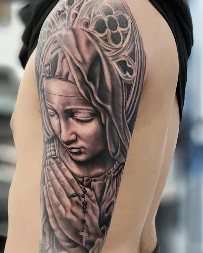 Tattoo Shop «Lucky You Tattoos», reviews and photos, 181 W Alameda St A, Manteca, CA 95336, USA