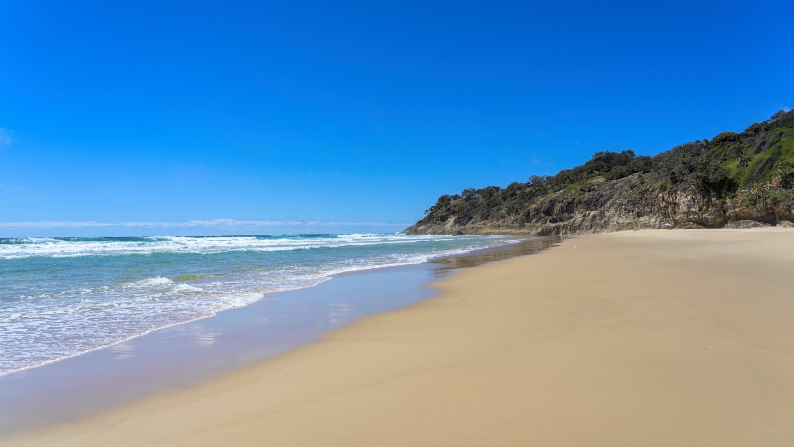 Zdjęcie Frenchmans Beach z powierzchnią jasny, drobny piasek