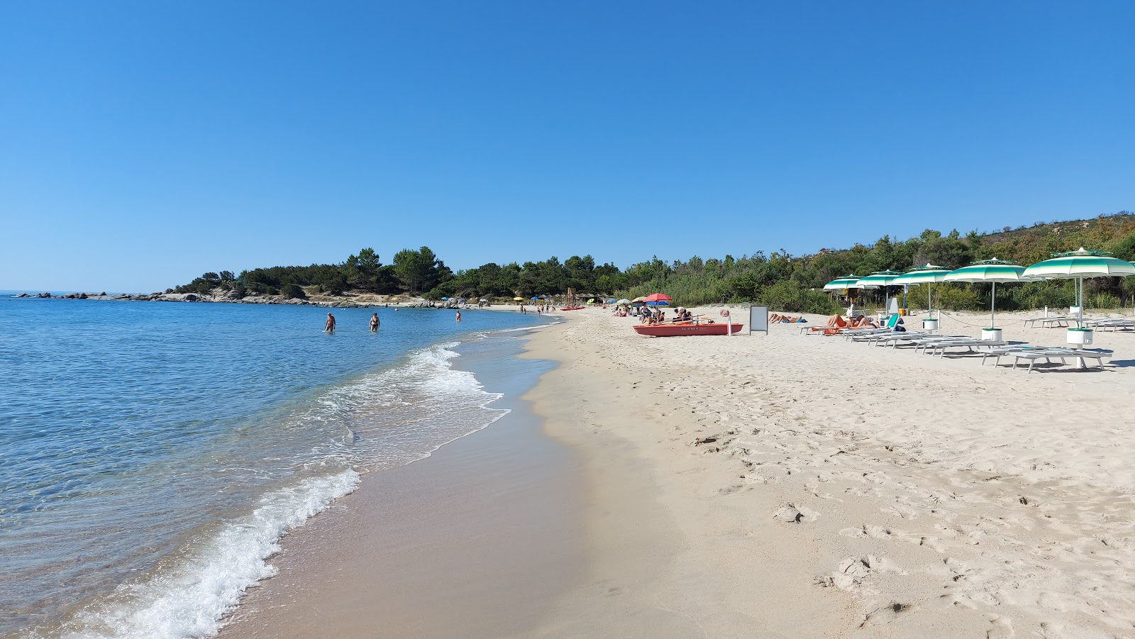 Φωτογραφία του Spiaggia Dei Milanesi με λεπτή λευκή άμμος επιφάνεια