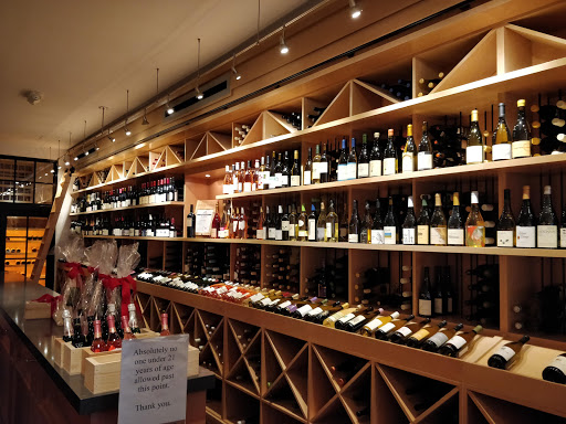Wine Store «Half Moon Bay Wine & Cheese», reviews and photos, 421 Main St, Half Moon Bay, CA 94019, USA