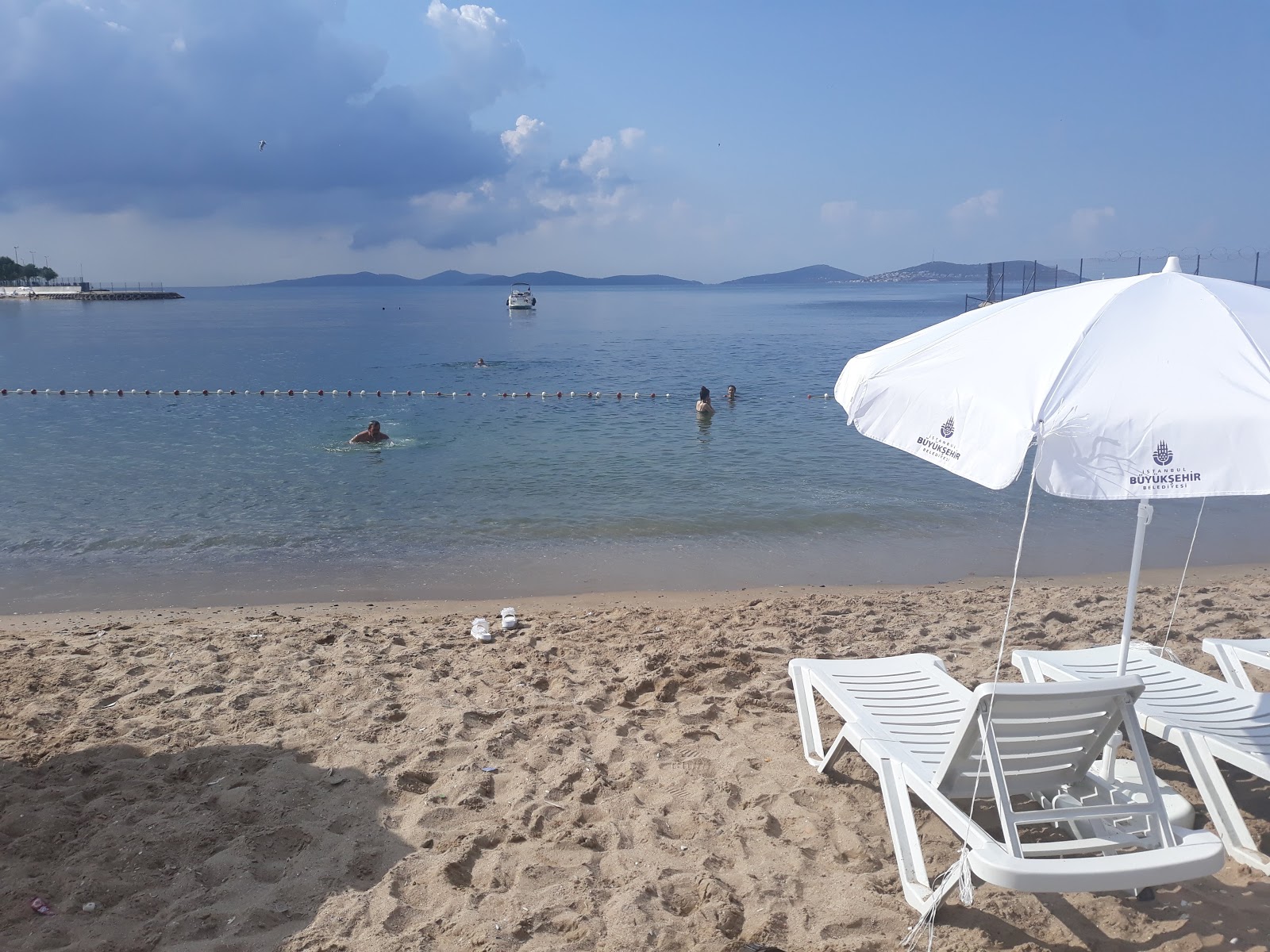 Foto di Caddebostan Plaji con baia spaziosa
