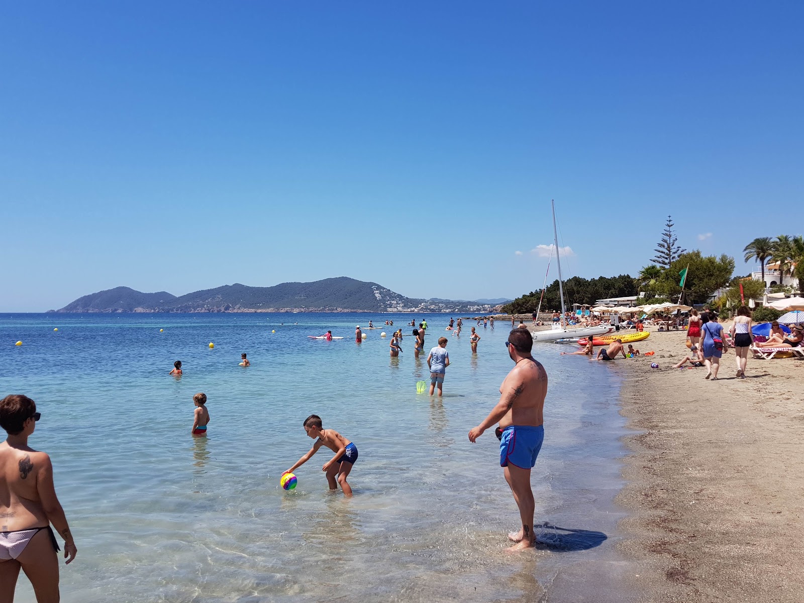 Foto de Playa Cala Martina com relativamente limpo nível de limpeza