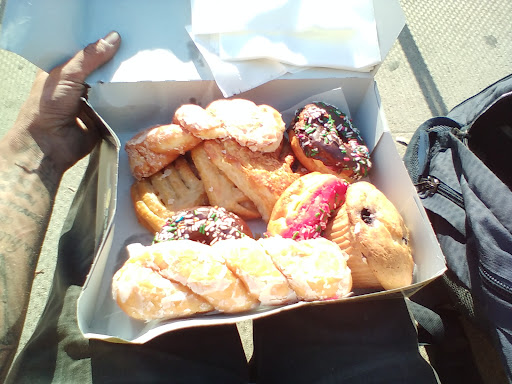 Donut Shop «Yum Yum Donuts», reviews and photos, 8139 W Manchester Ave, Playa Del Rey, CA 90293, USA