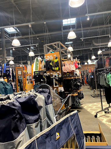 Camping Store «REI», reviews and photos, 71 Raymond Rd, West Hartford, CT 06107, USA