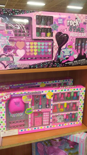 Clothing Store «Burlington Coat Factory», reviews and photos, 510 Howe Ave, Cuyahoga Falls, OH 44221, USA