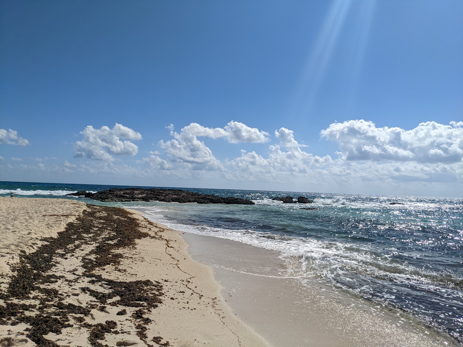 Photo de Playa Punta Morena avec un niveau de propreté de partiellement propre