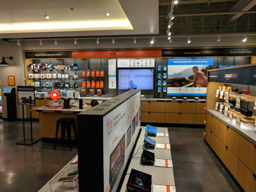 Book Store «Amazon Books», reviews and photos, 3441 N Southport Ave, Chicago, IL 60657, USA