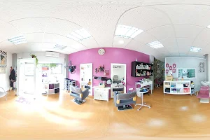Salon de Peluquería y Centro de Belleza " Mamy´s " image